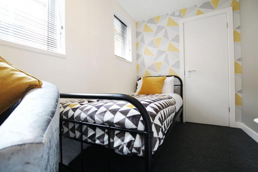 Room Waterloo Street in East Staffordshire