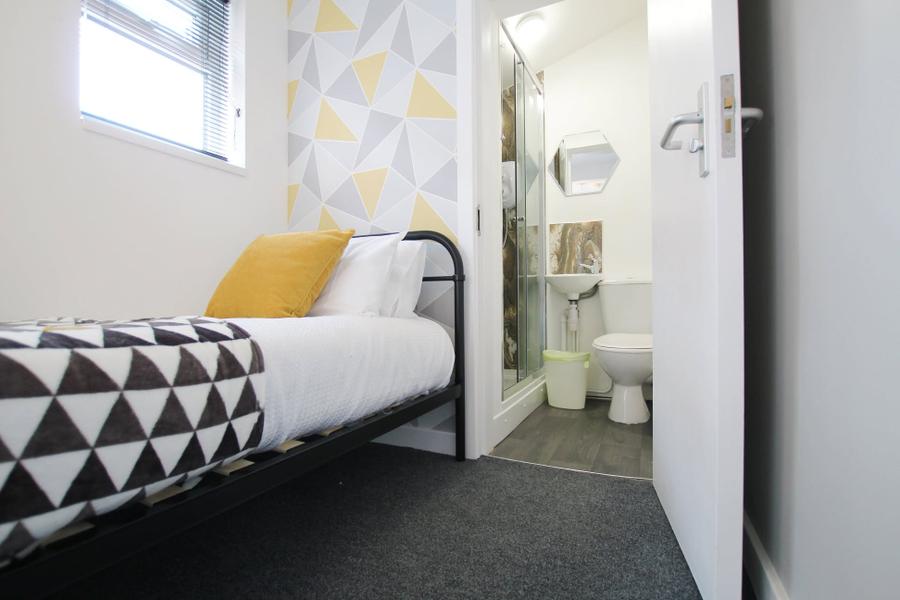 Room Waterloo Street in East Staffordshire