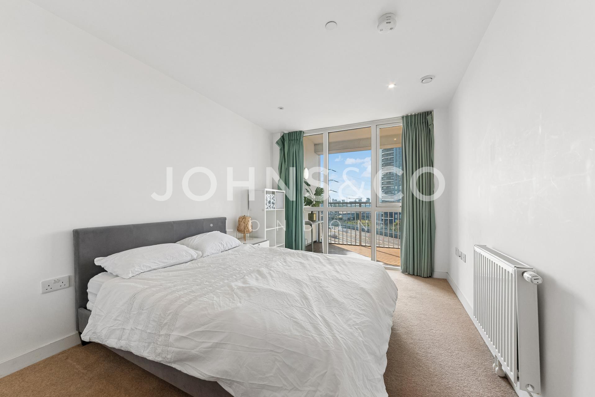 Flat Terry Spinks Place in Greater London