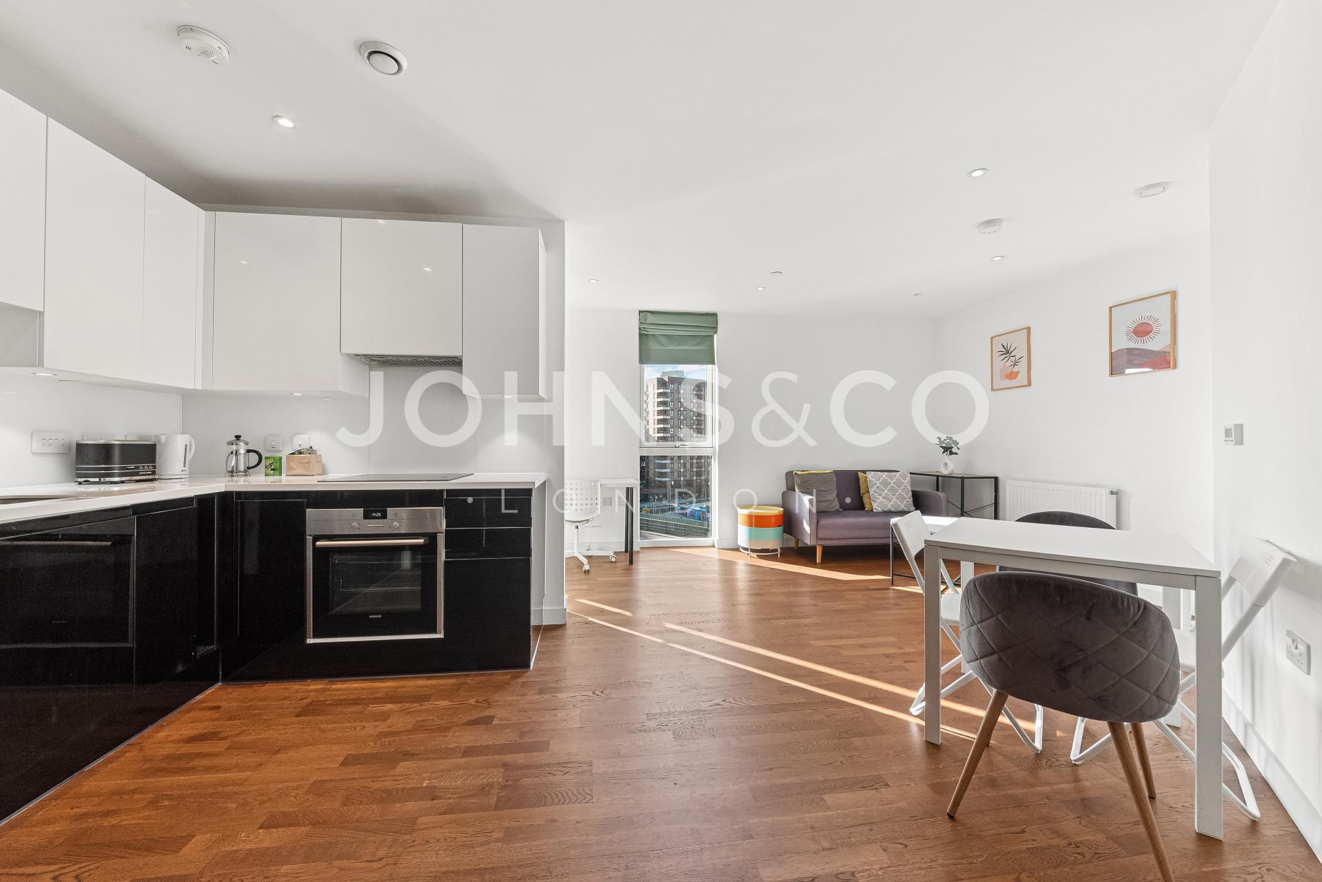 Flat Terry Spinks Place in Greater London