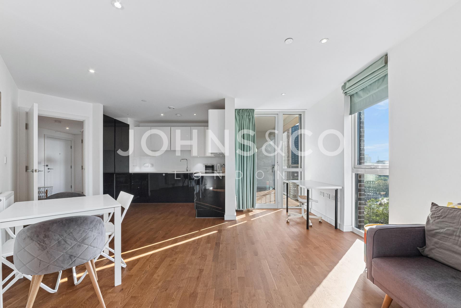 Flat Terry Spinks Place in Greater London