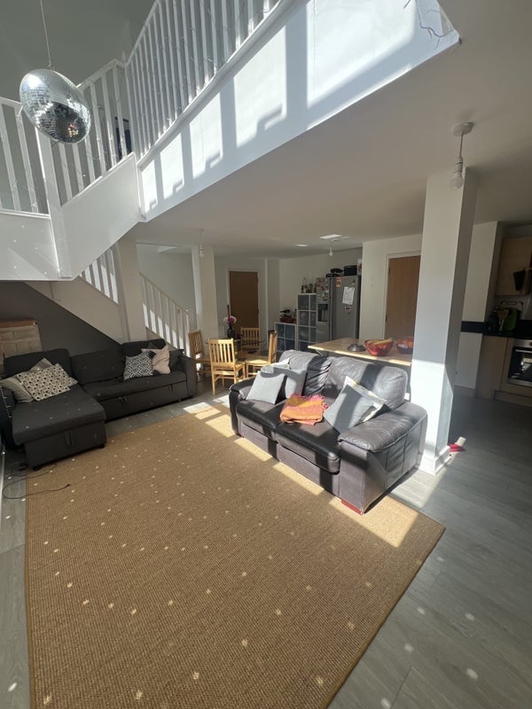 Room Wrights Road in Greater London