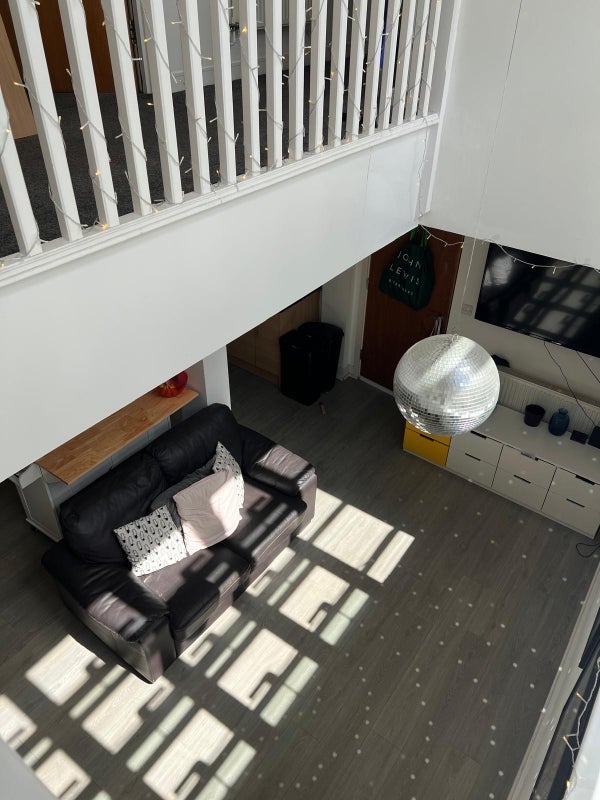 Room Wrights Road in Greater London