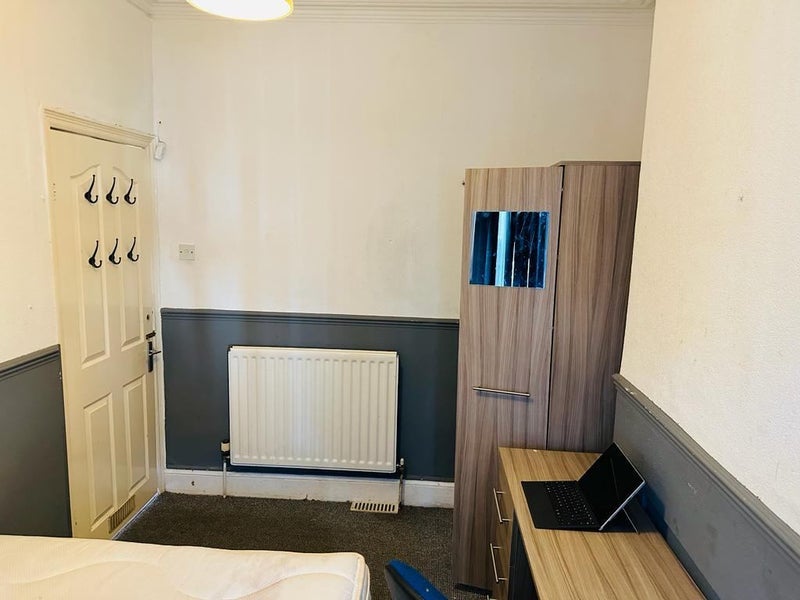 Room Hubert Road in Birmingham