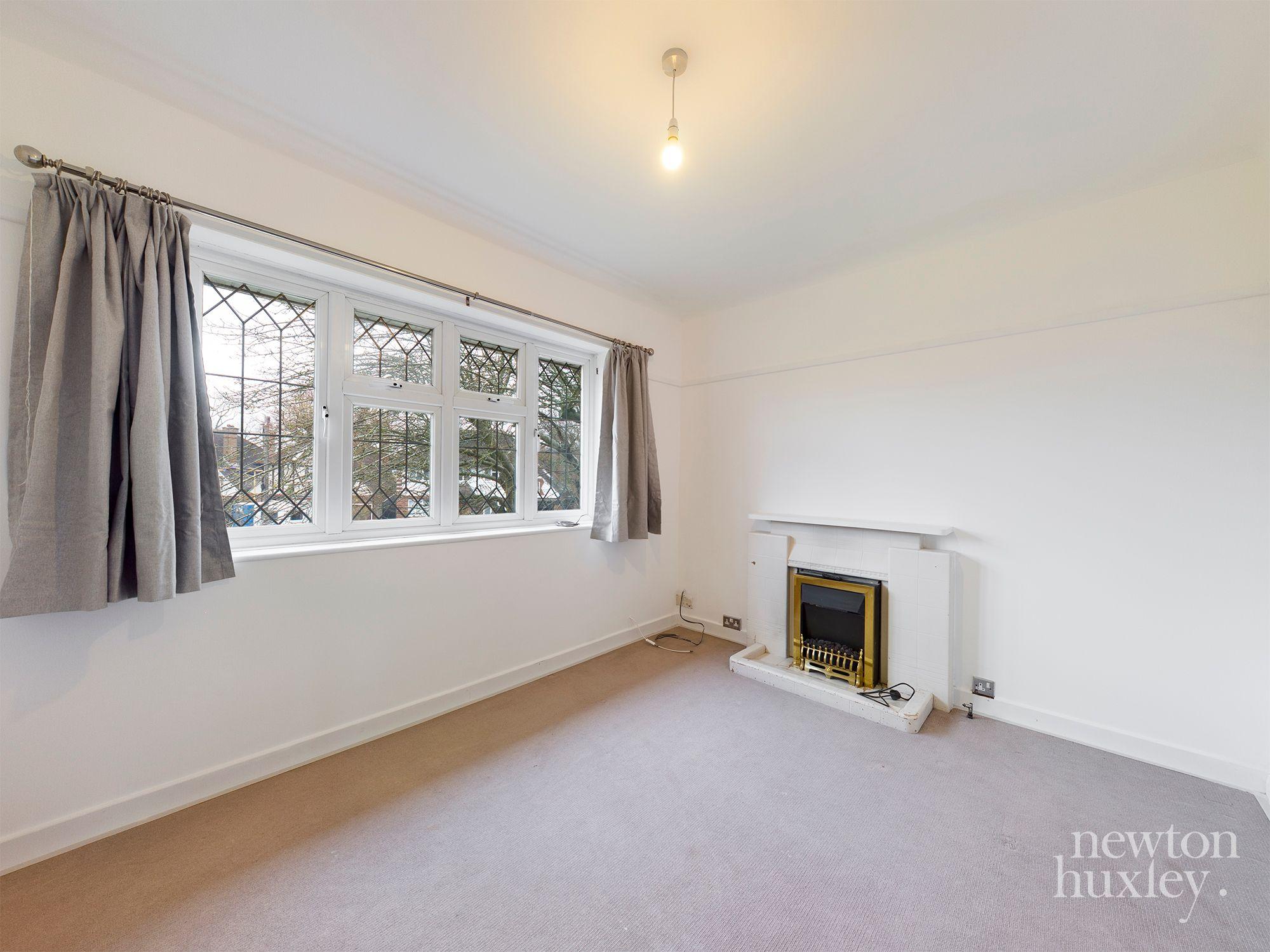 Flat Southwood Gardens in Elmbridge