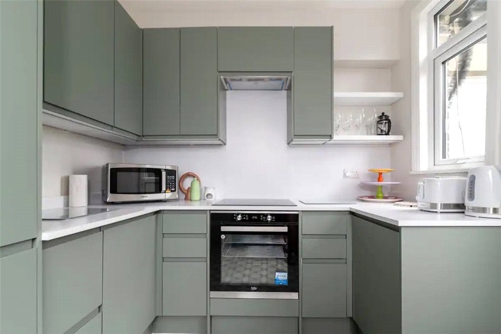 Flat Wellesley Road in Greater London