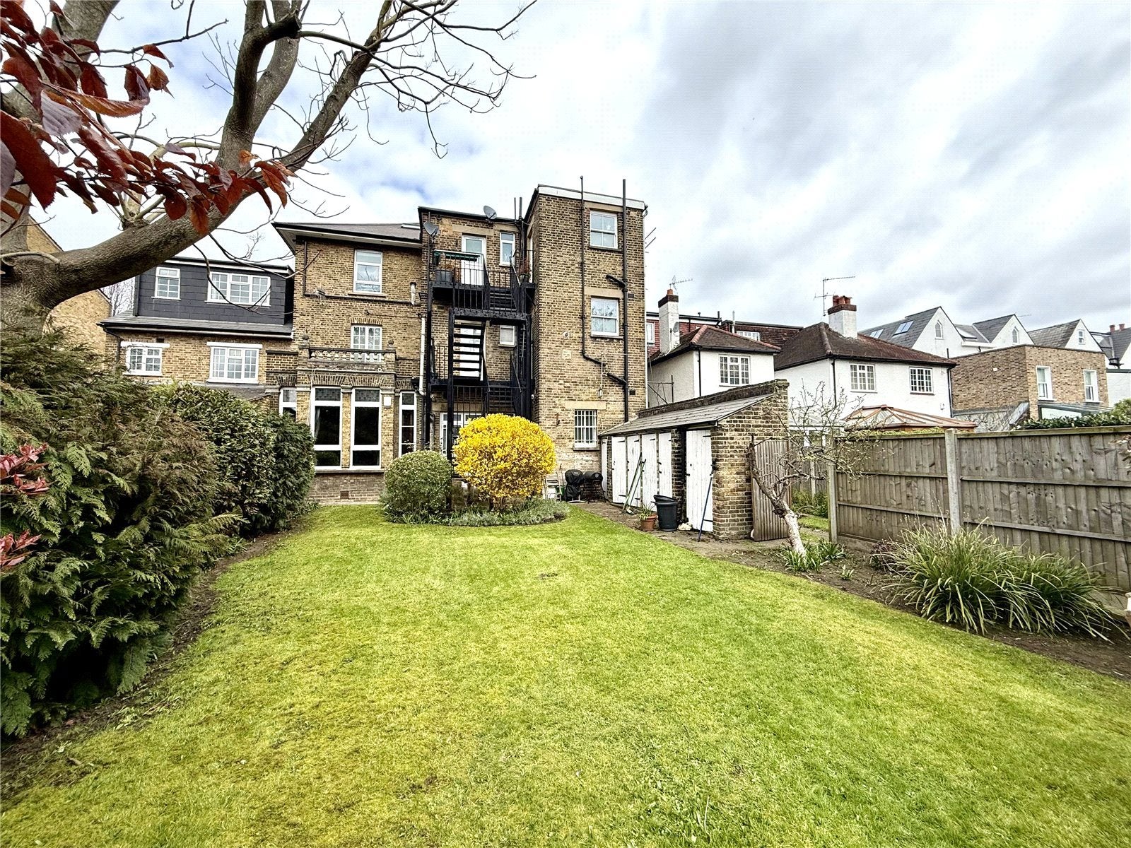 Flat Wellesley Road in Greater London