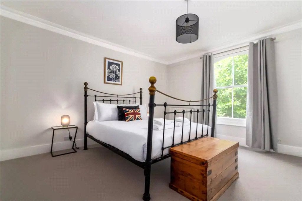 Flat Wellesley Road in Greater London