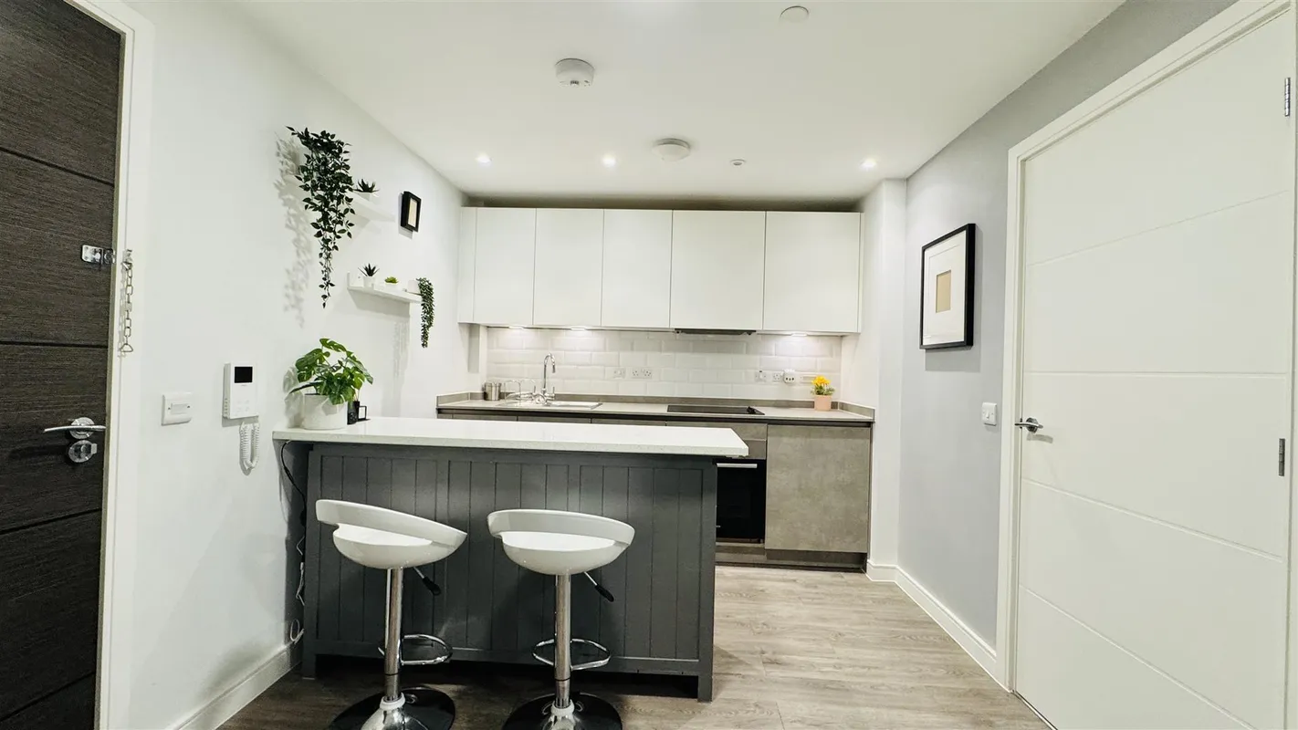 Flat Long Row in Bristol