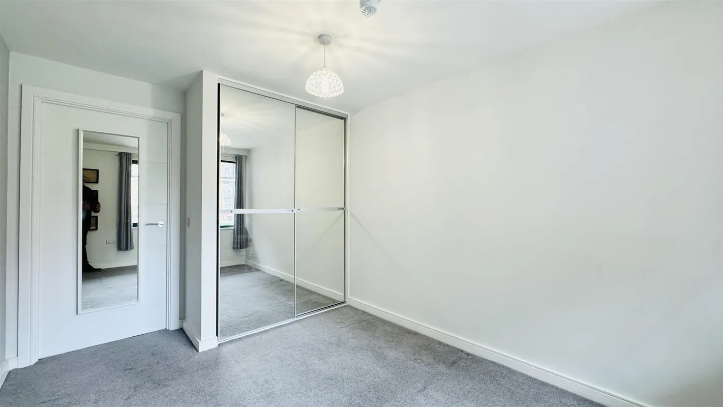 Flat Long Row in Bristol
