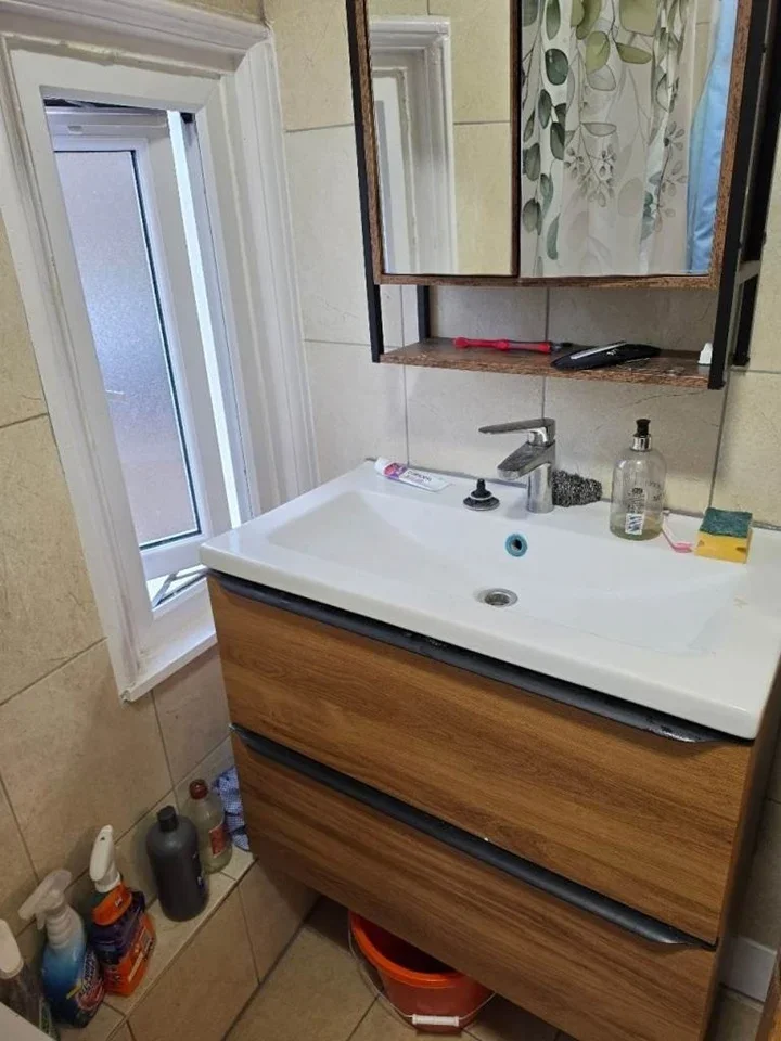 Room Cunliffe Street in Greater London