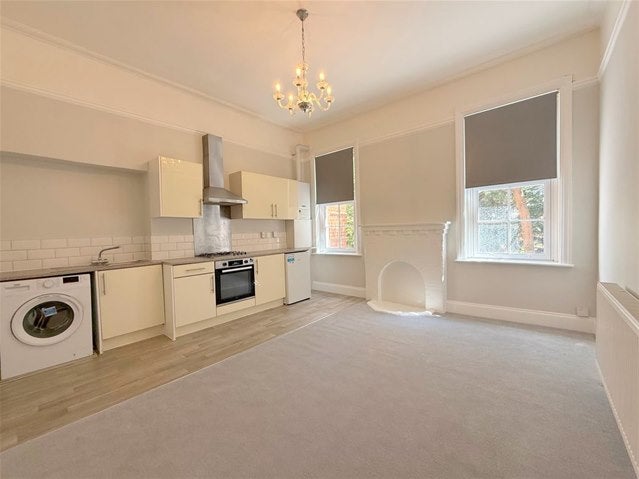 Flat Royston Grove in Greater London