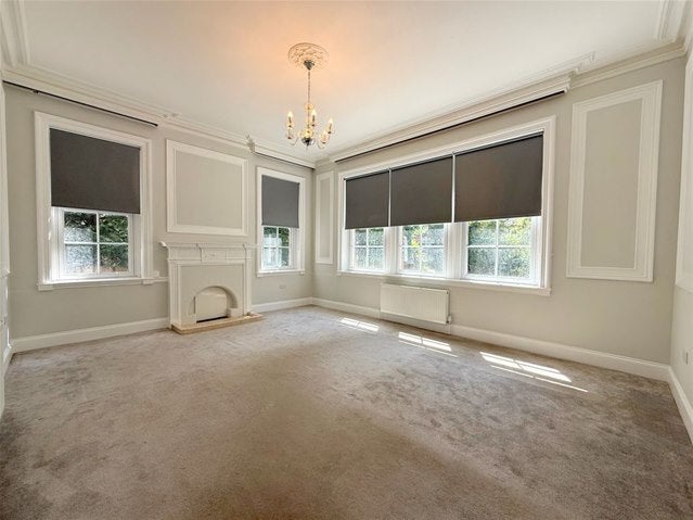Flat Royston Grove in Greater London
