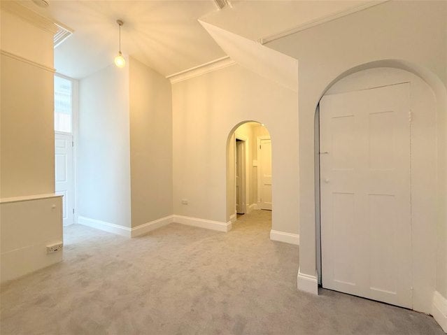 Flat Royston Grove in Greater London