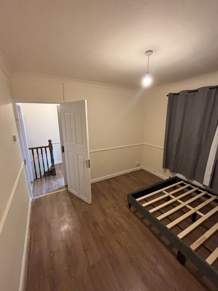 Room Sterry Road in Greater London