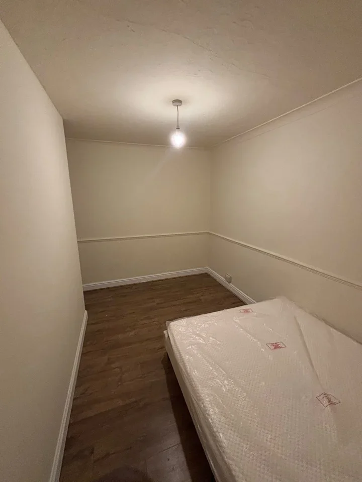 Room Sterry Road in Greater London