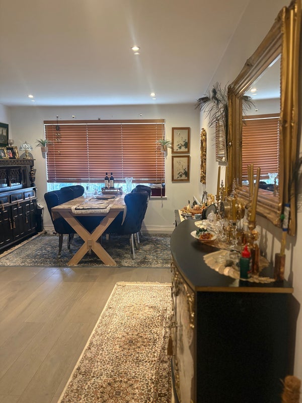 Room St. Davids Square in Greater London