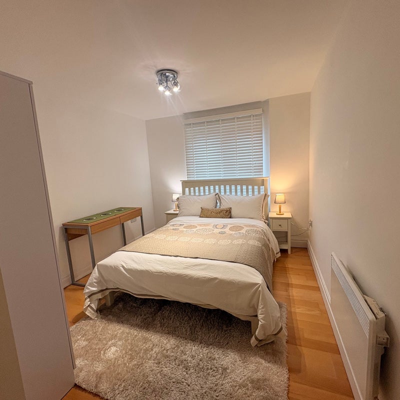 Room St. Davids Square in Greater London