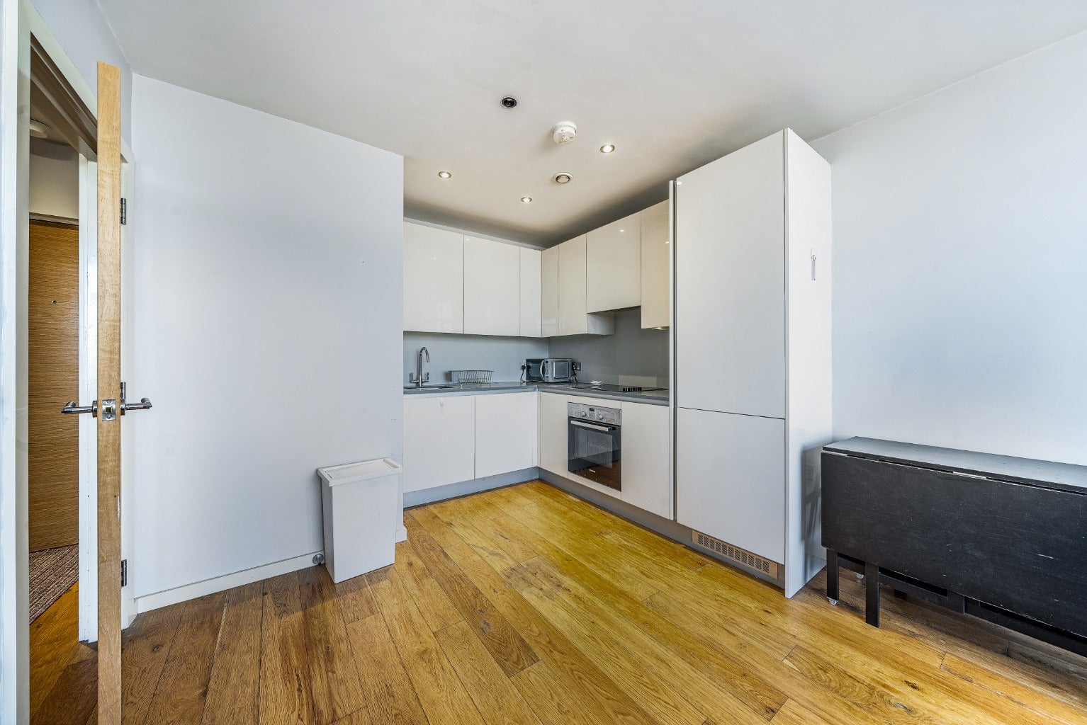 Flat Stafford Road in Greater London