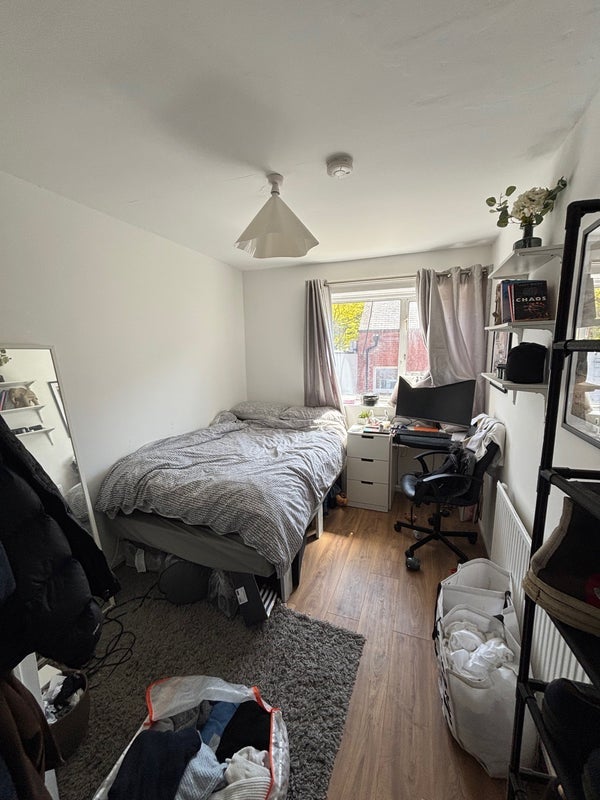 House Birchmore Walk in Greater London