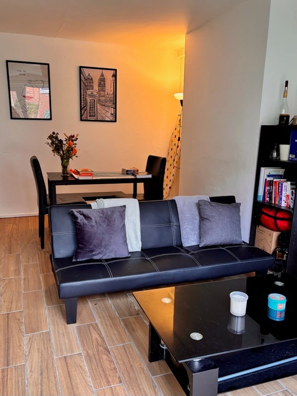 House Birchmore Walk in Greater London