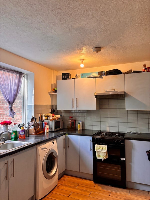 House Birchmore Walk in Greater London