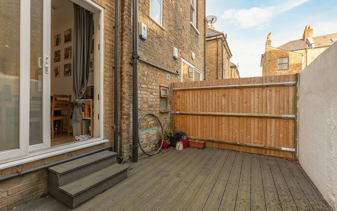 Flat Trent Road in Greater London