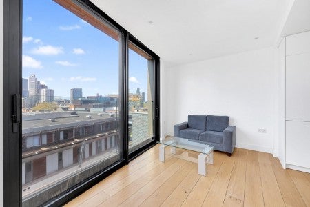 Flat Plumbers Row in Greater London