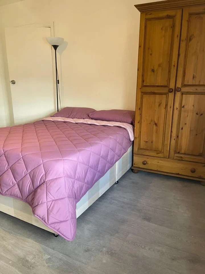 Room Catford Hill in Greater London