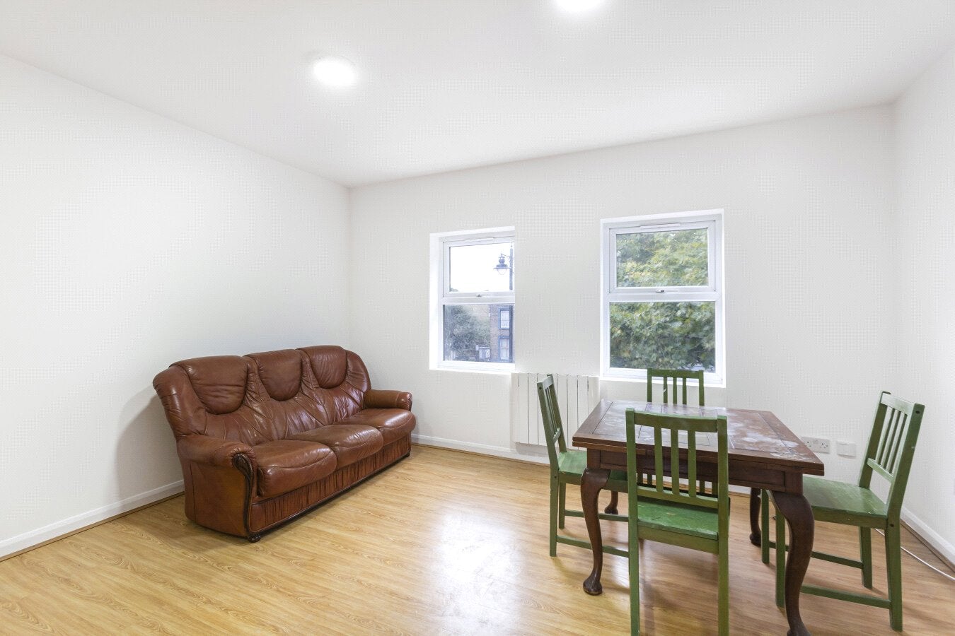 Flat Kingsland Road in Greater London