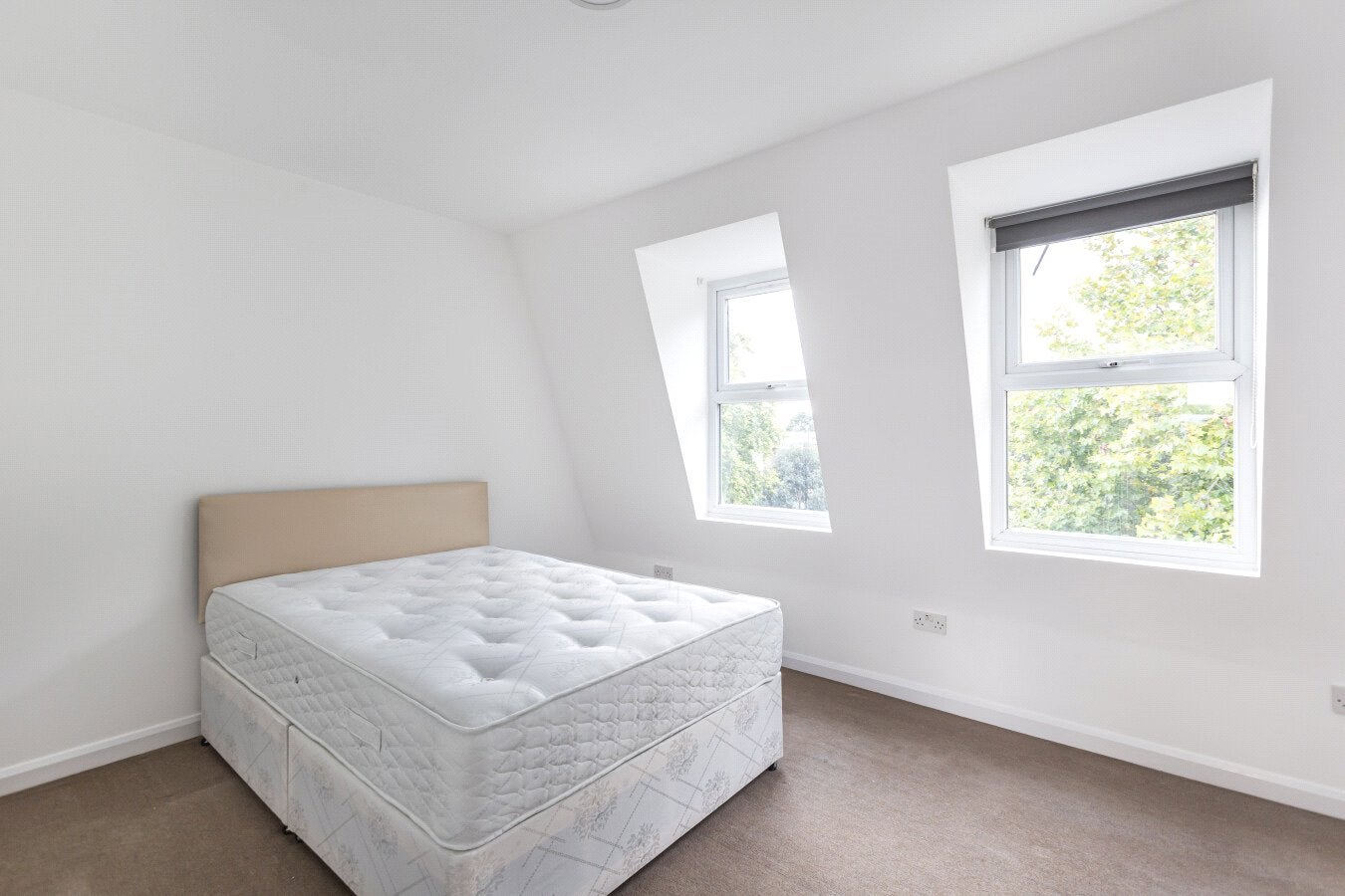 Flat Kingsland Road in Greater London