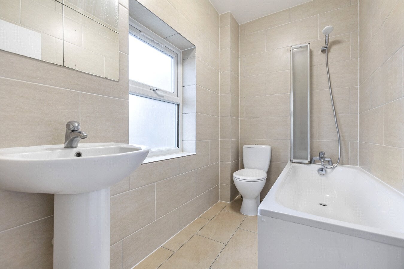 Flat Kingsland Road in Greater London