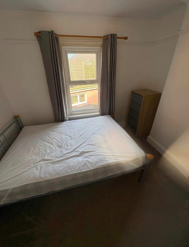 Room Withermoor Road in Bournemouth