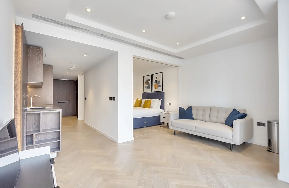 Flat Kirtling Street in Greater London