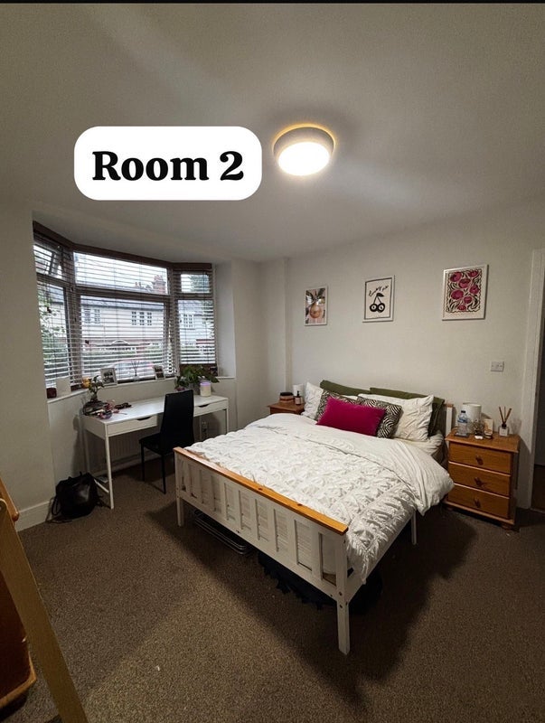 Room Lessingham Avenue in Greater London