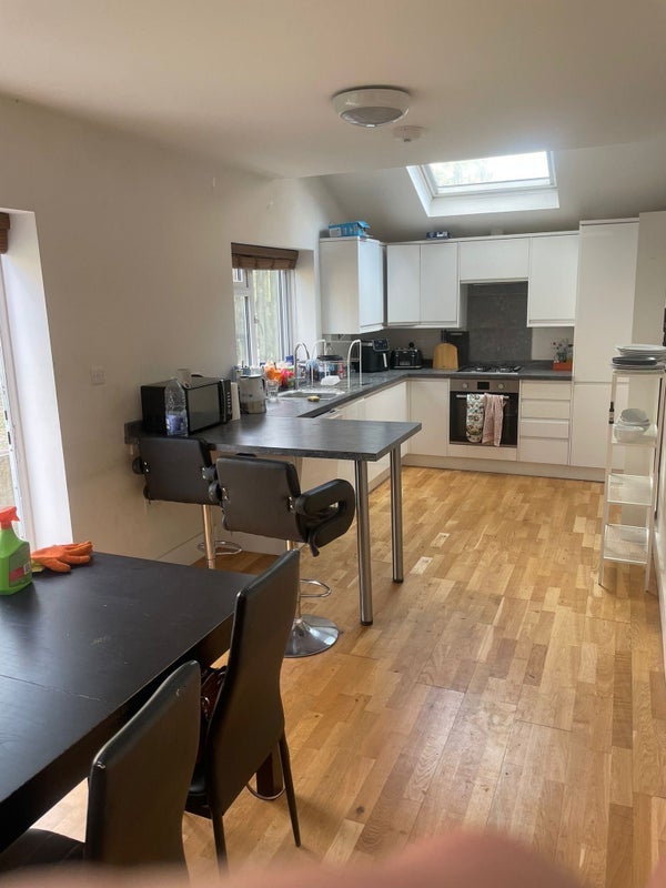 Room Lessingham Avenue in Greater London