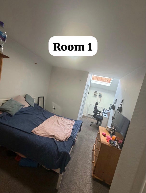 Room Lessingham Avenue in Greater London
