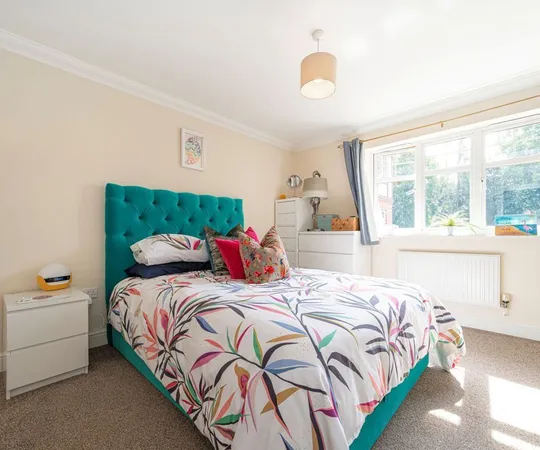 Flat Portmore Park Road in Elmbridge