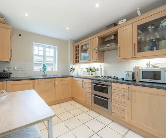 Flat Portmore Park Road in Elmbridge