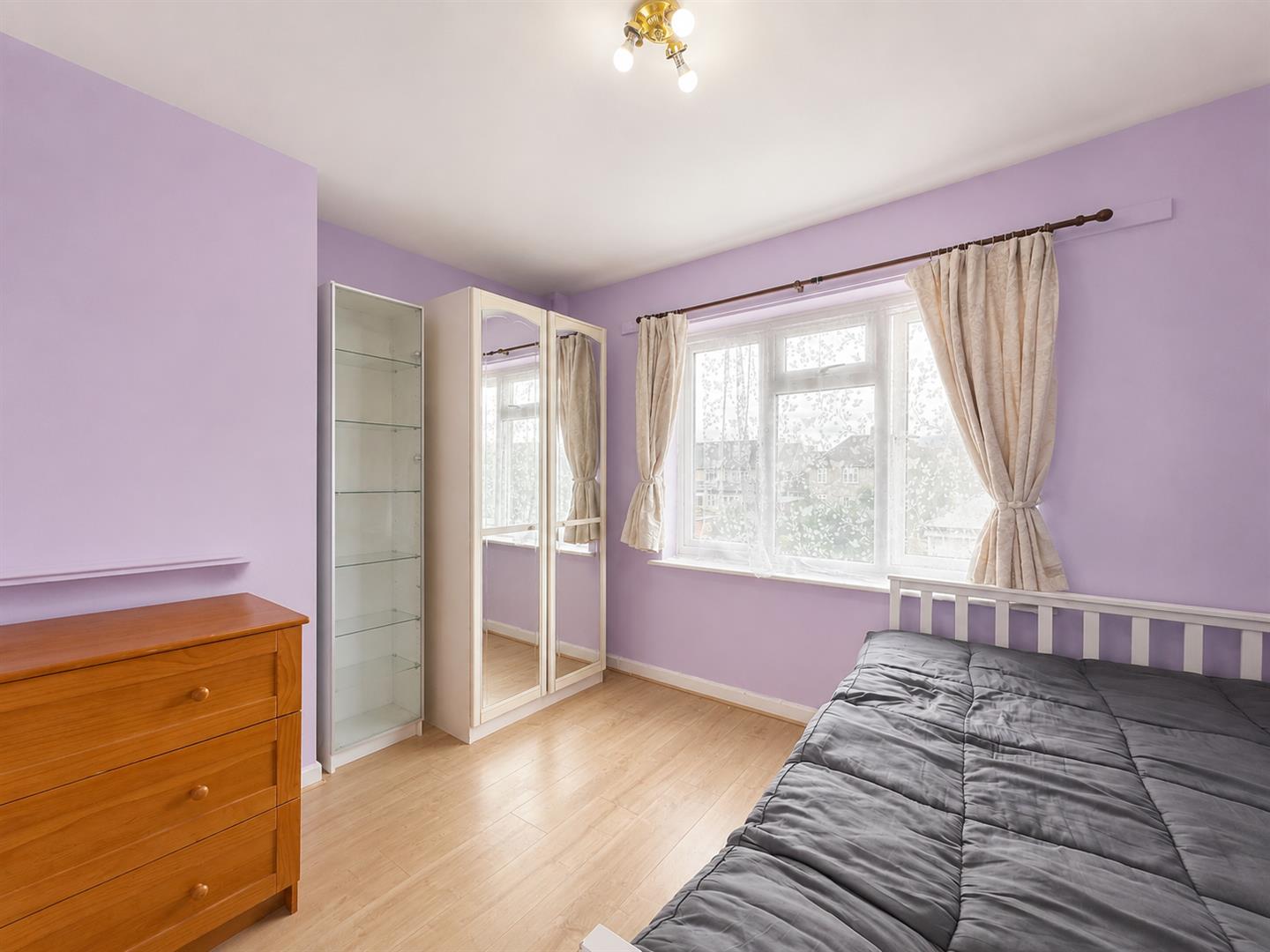 Room Queens Gardens in Greater London