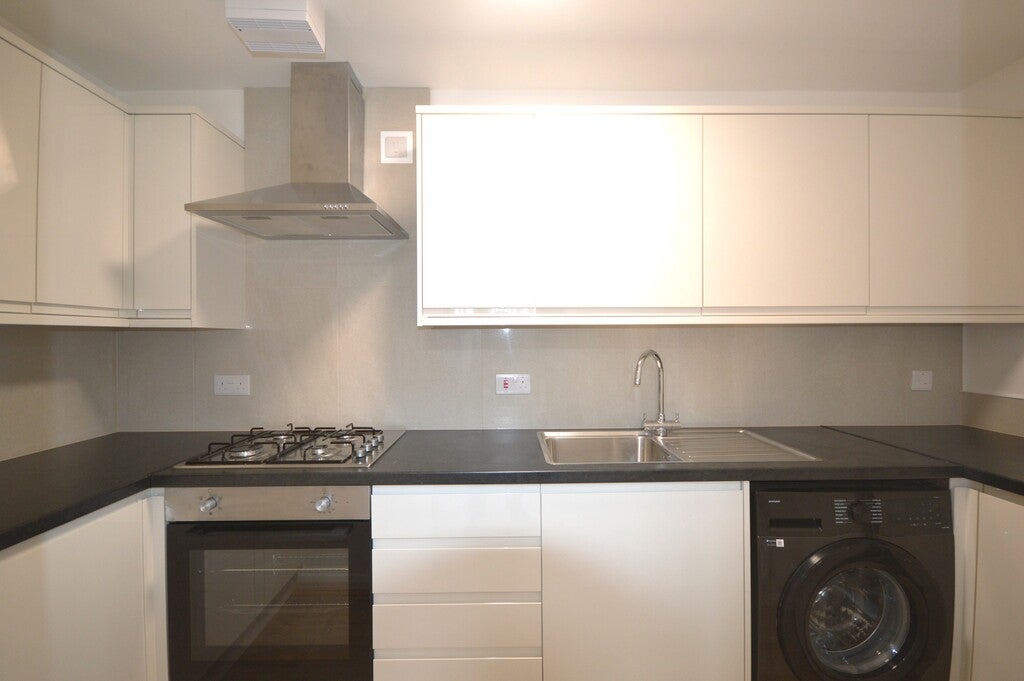 Flat Hirst Crescent in Greater London
