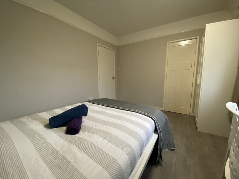 Room Hilary Road in Greater London
