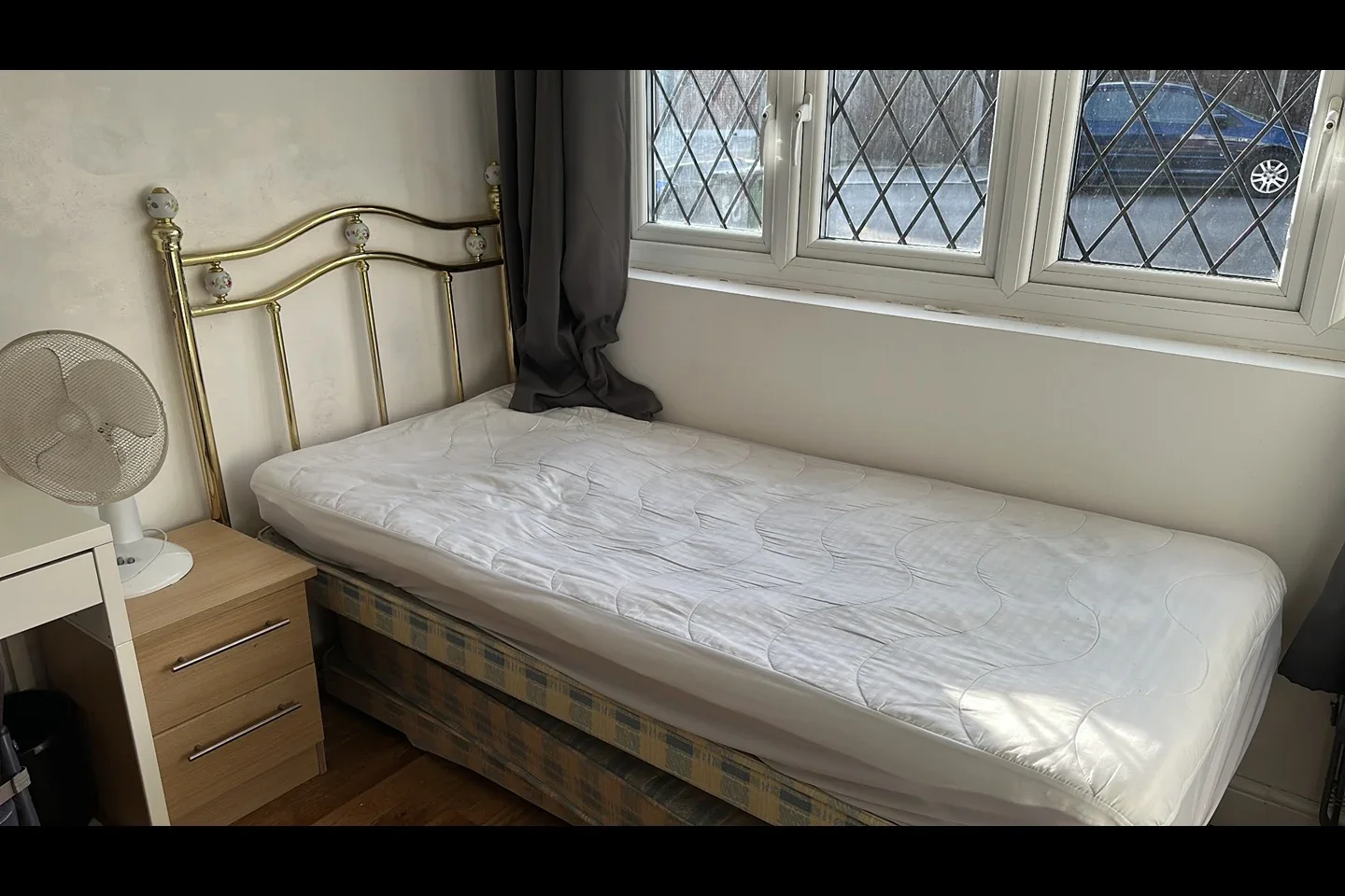 Room Trevelyan Crescent in Greater London
