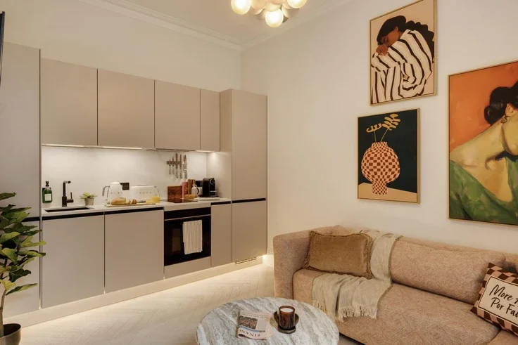 Flat Pembridge Gardens in Greater London