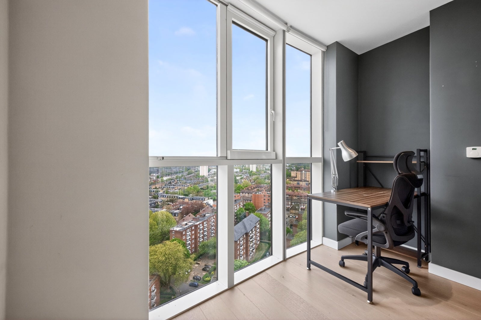 Flat Wyvil Road in Greater London