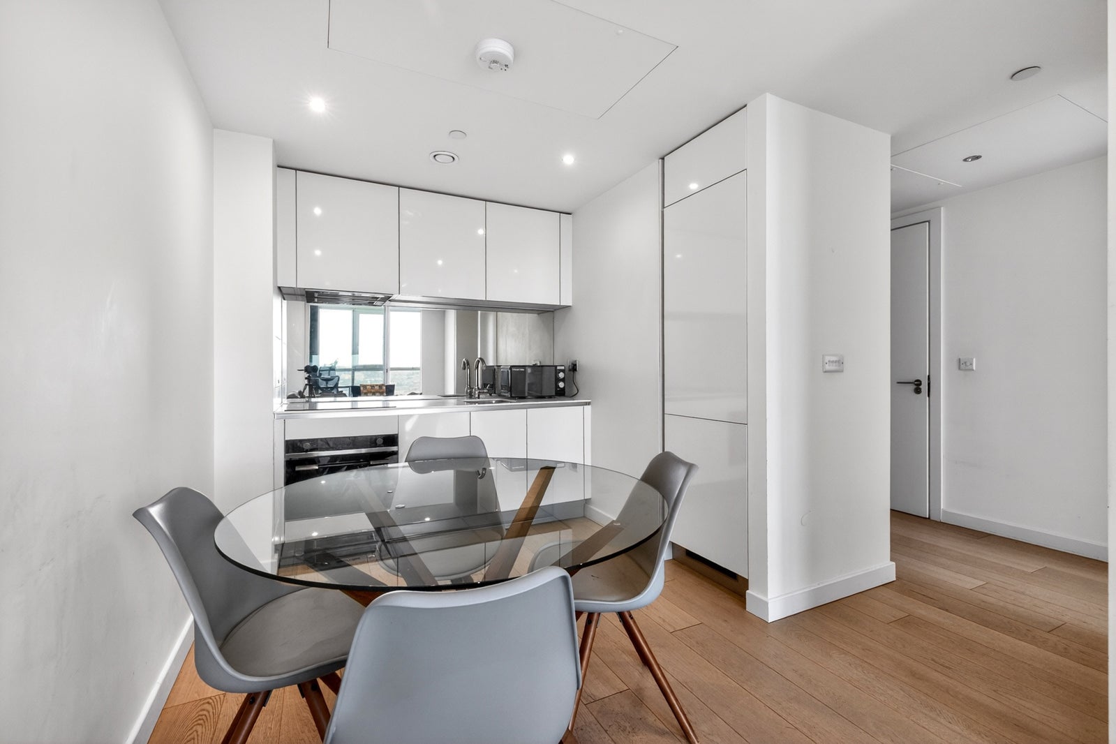Flat Wyvil Road in Greater London