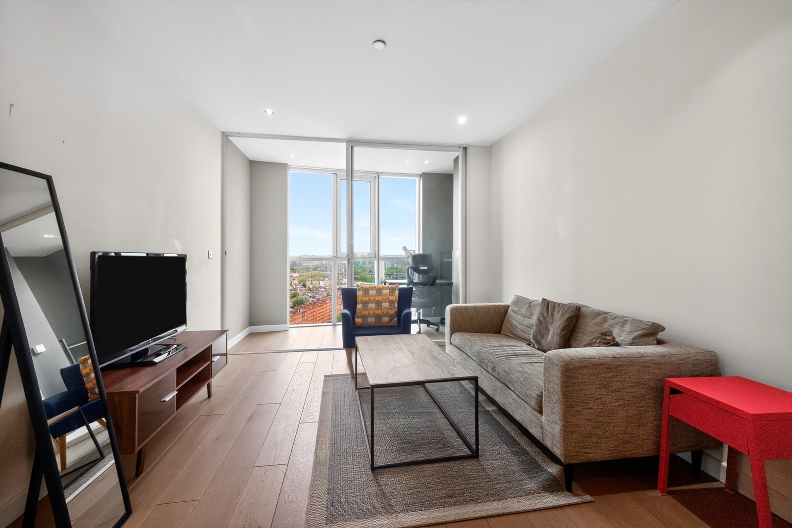 Flat Wyvil Road in Greater London