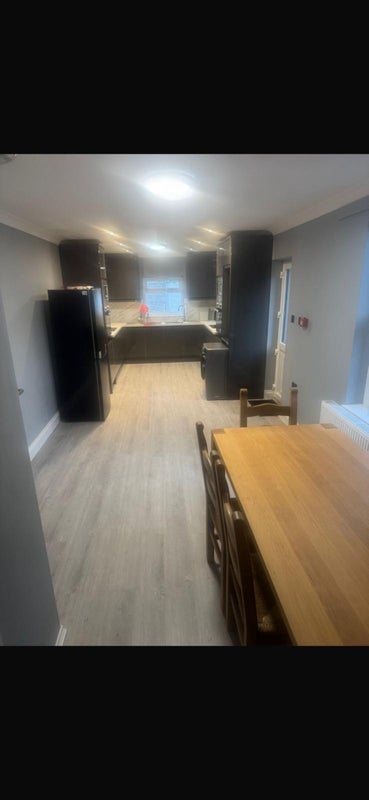 Room Harrowdene Road in Bristol