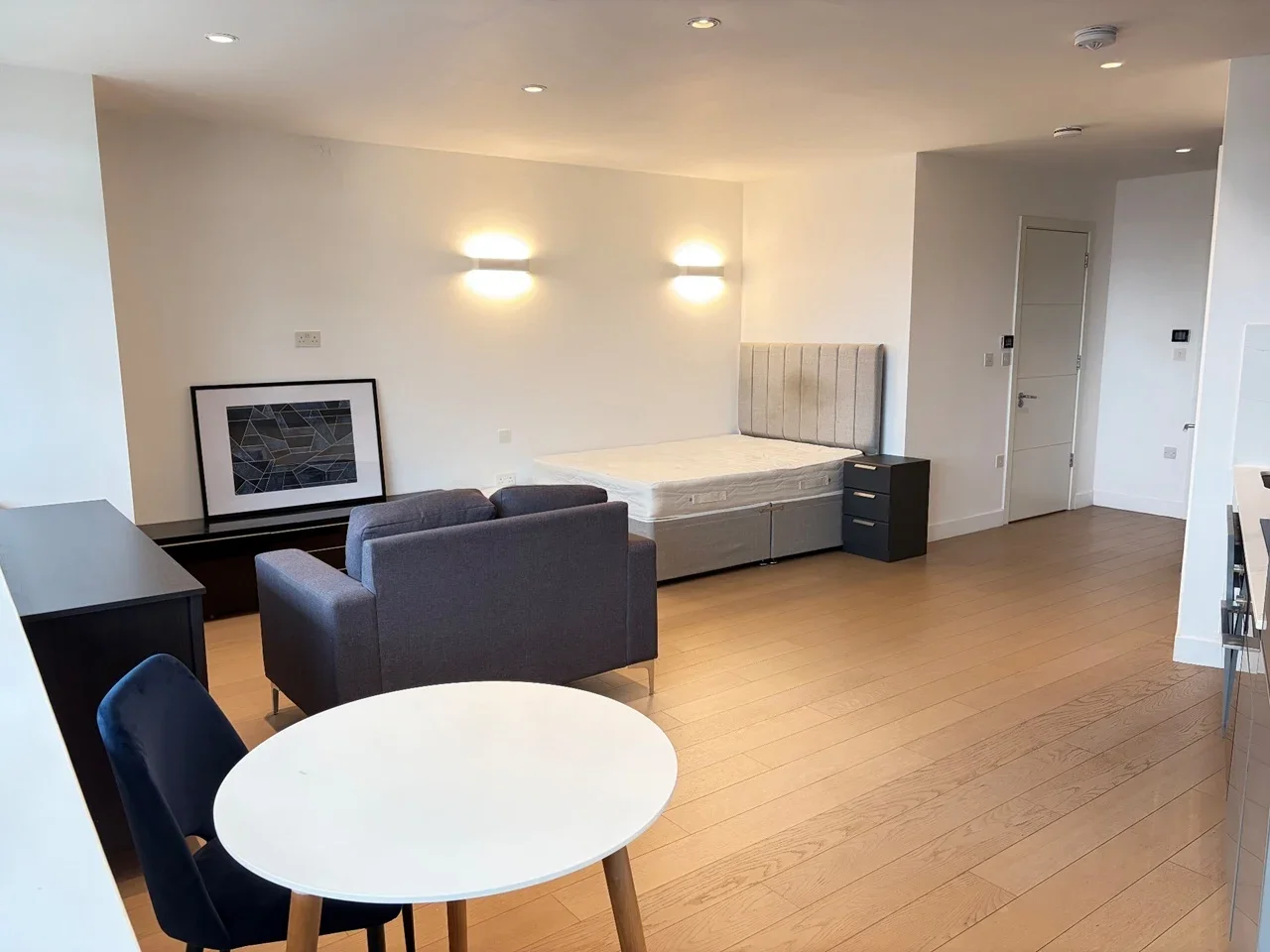 Flat Shield Drive in Greater London