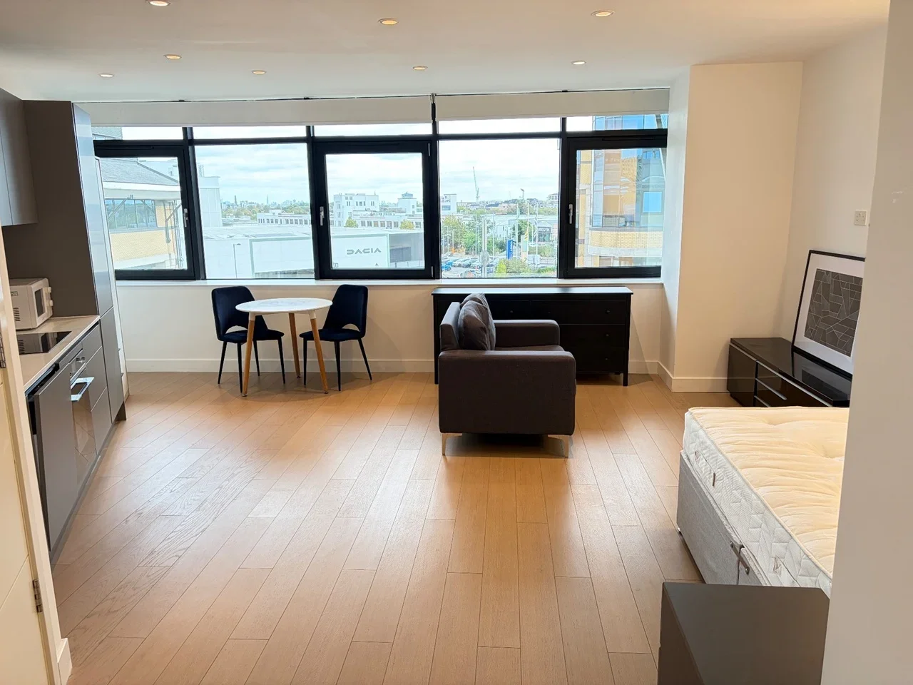 Flat Shield Drive in Greater London